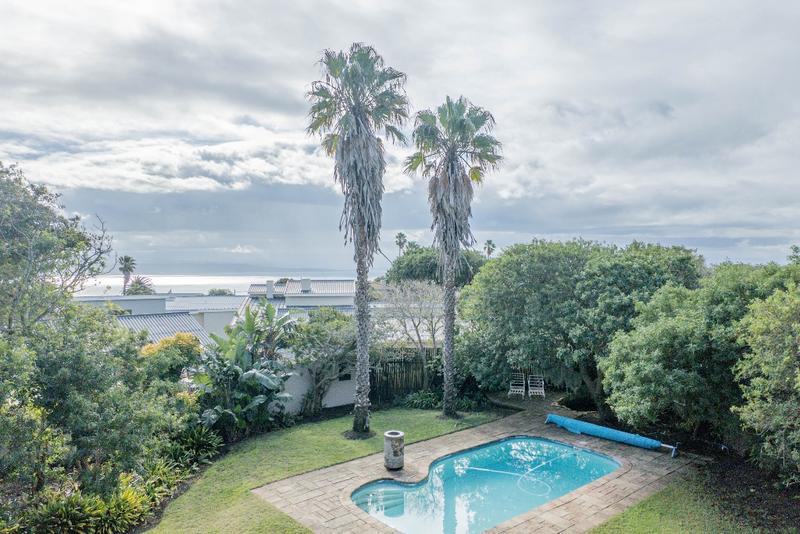 5 Bedroom Property for Sale in Linkside Western Cape